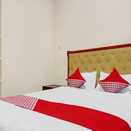 Oyo 90702 Wisma Tobana Kebayoran Mencil Exterior foto