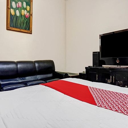 Oyo 90702 Wisma Tobana Kebayoran Mencil Exterior foto