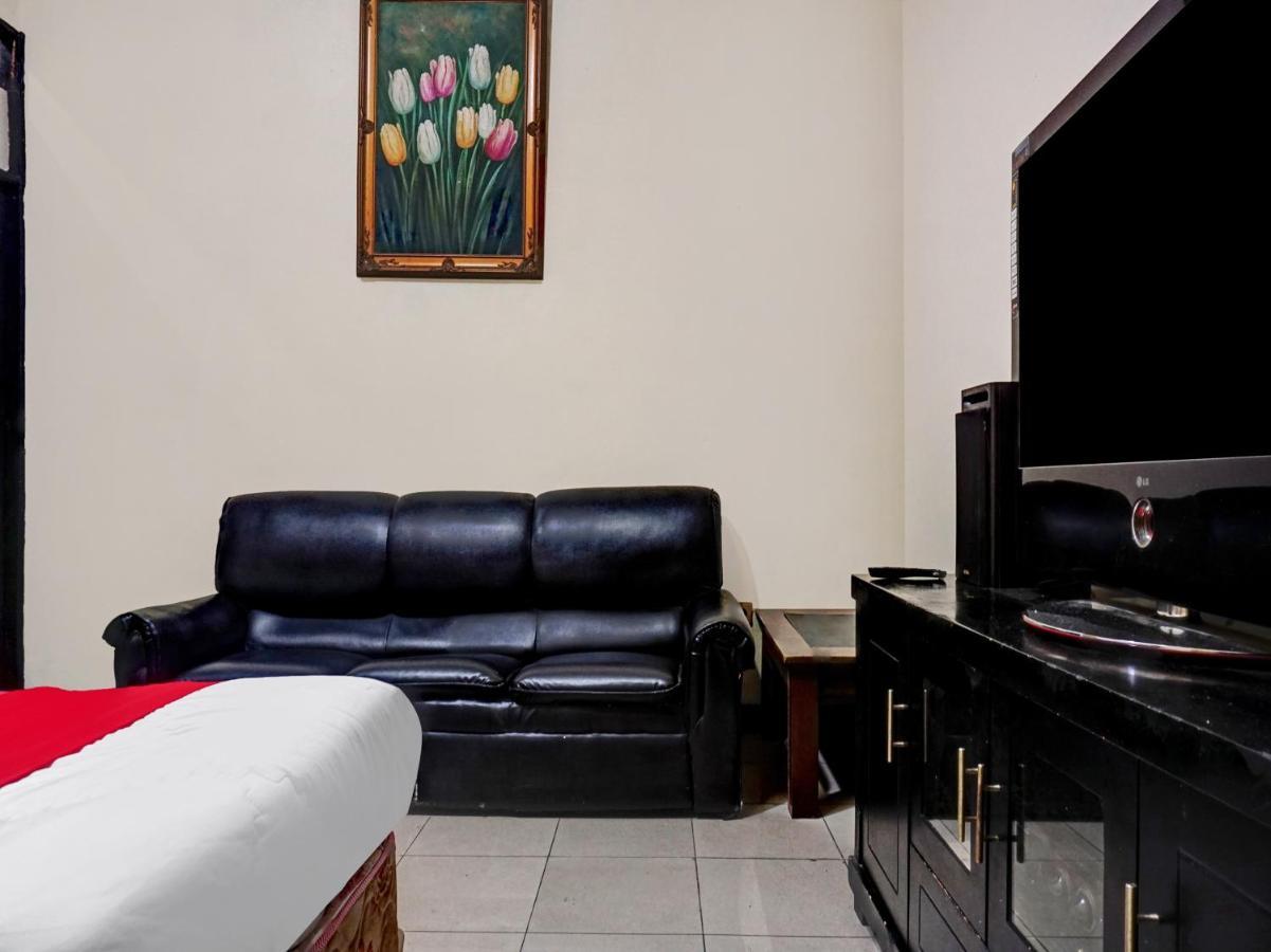 Oyo 90702 Wisma Tobana Kebayoran Mencil Exterior foto